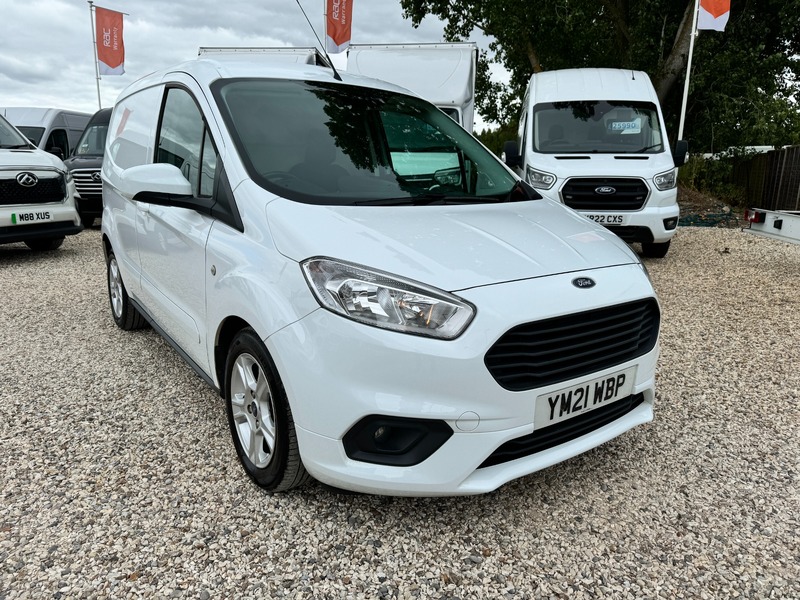 Used FORD TRANSIT COURIER in Hampshire for sale